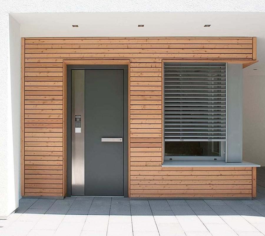 puerta de calle de pvc komerlin 76 Xtrem en Reus